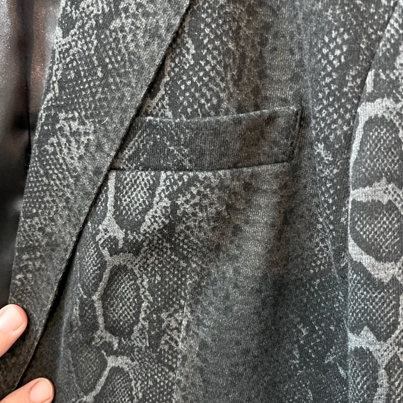 Zara Men’s slim fit snake print blazer, size XL - 42R - Picture 8 of 9